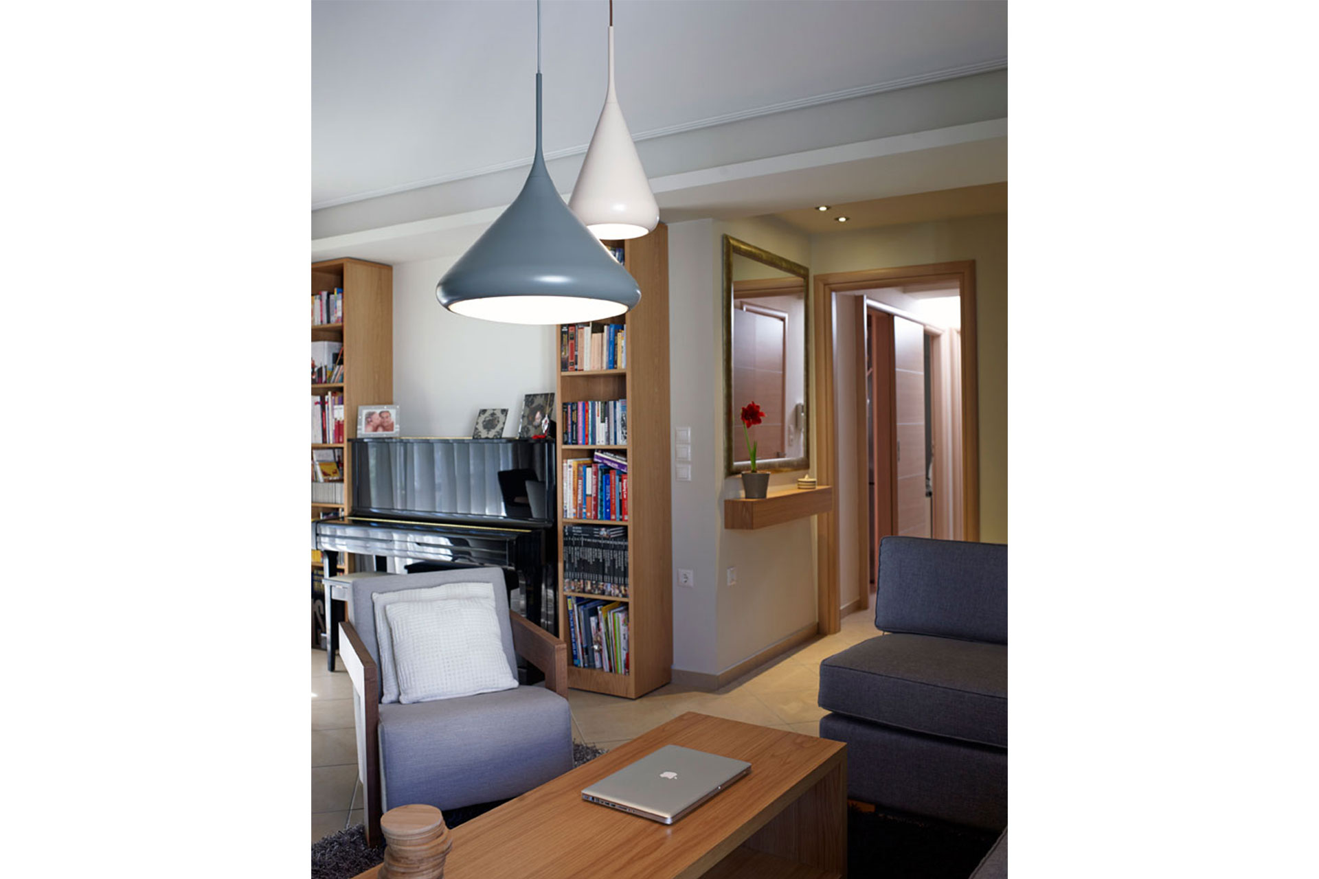 Wood & fabrics in Moschato