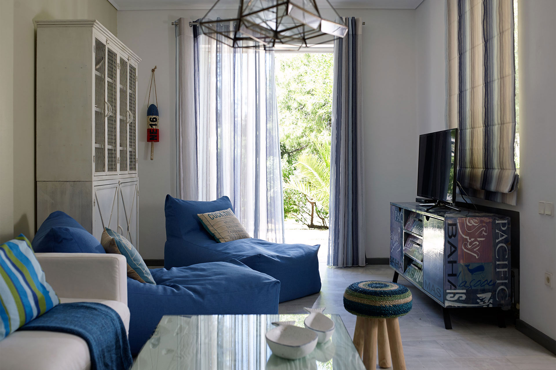 Seaside stylish home in Thymari