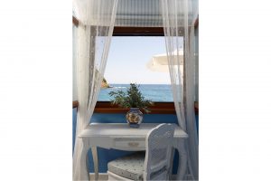 Between sea and sky, summer retreat home in Chios