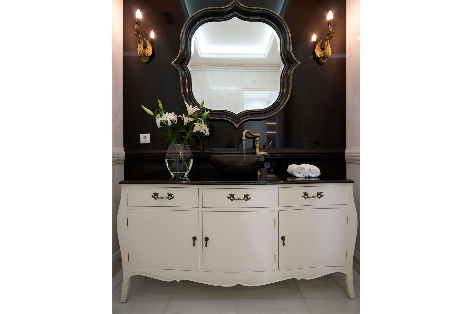 Between sea and sky, summer retreat home in Chios