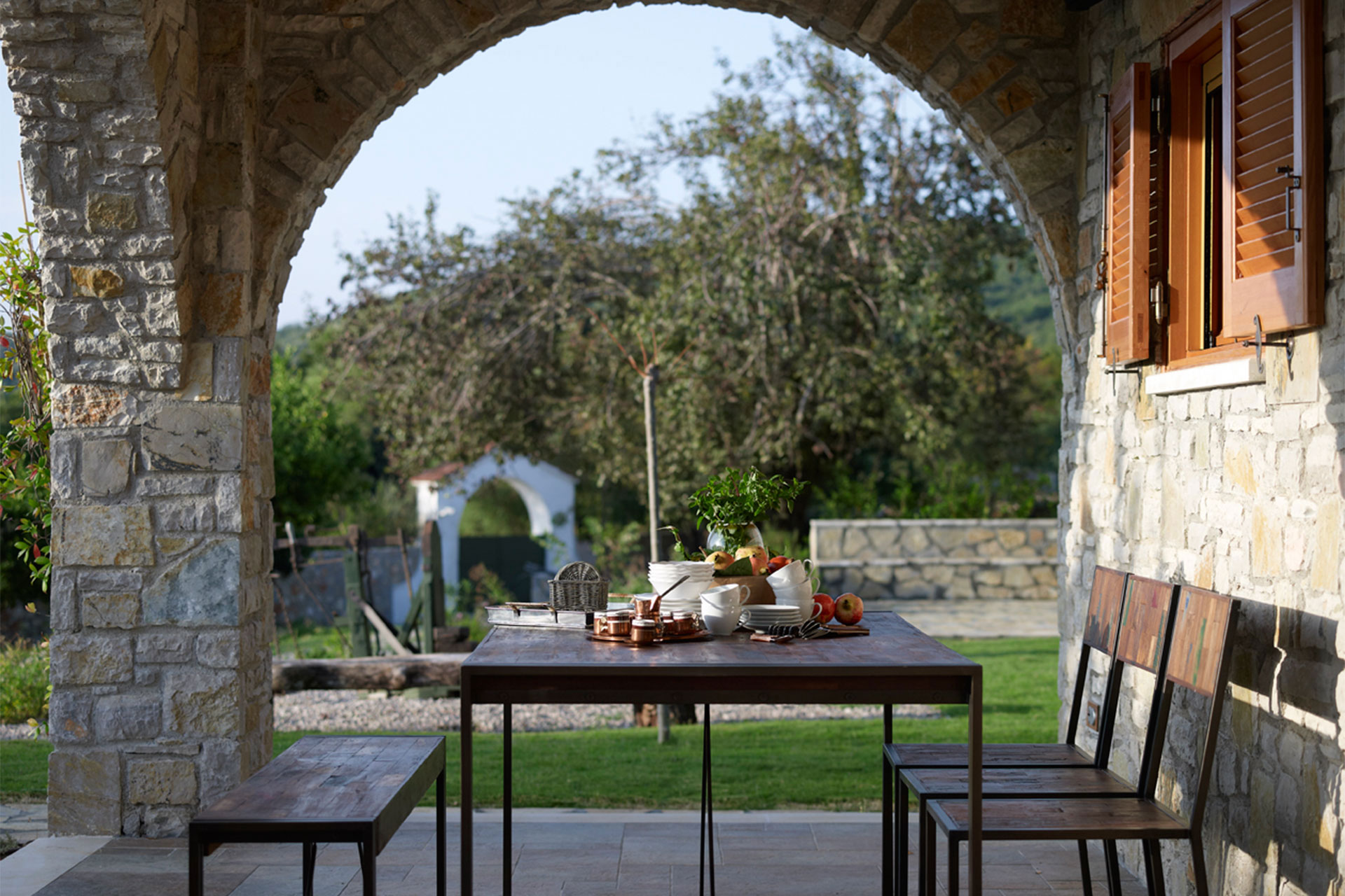 Natural materials in guest house in Vonitsa