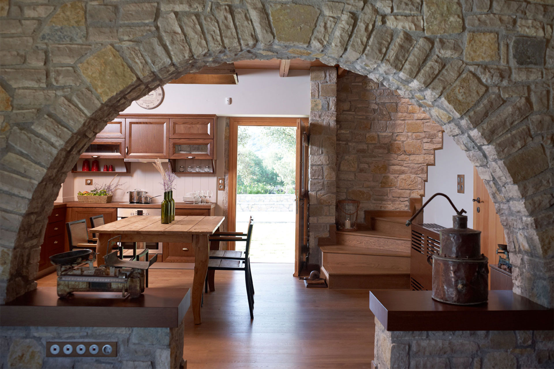 Natural materials in guest house in Vonitsa