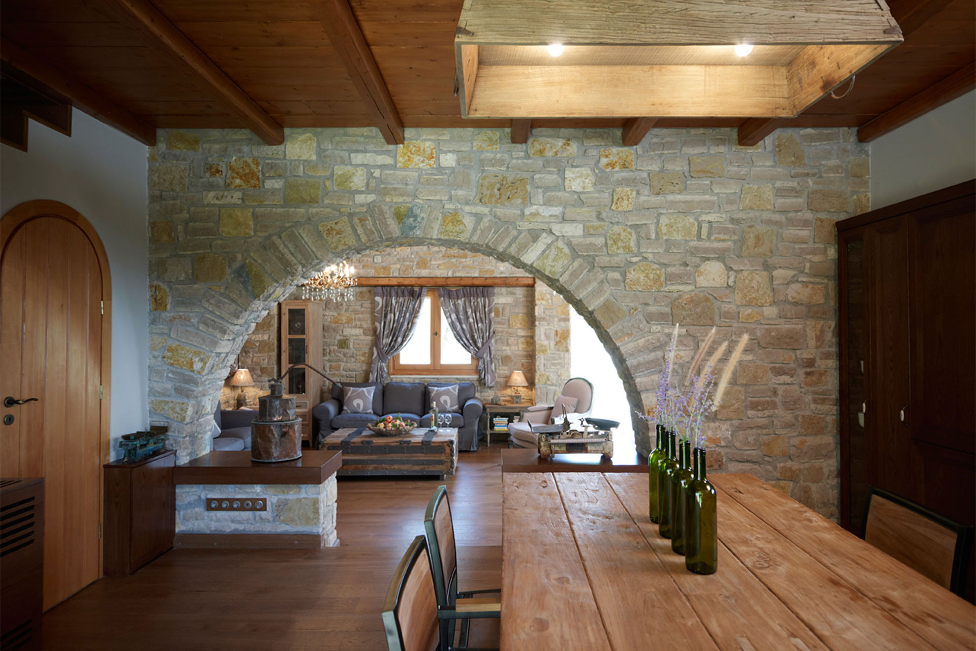 Natural materials in guest house in Vonitsa