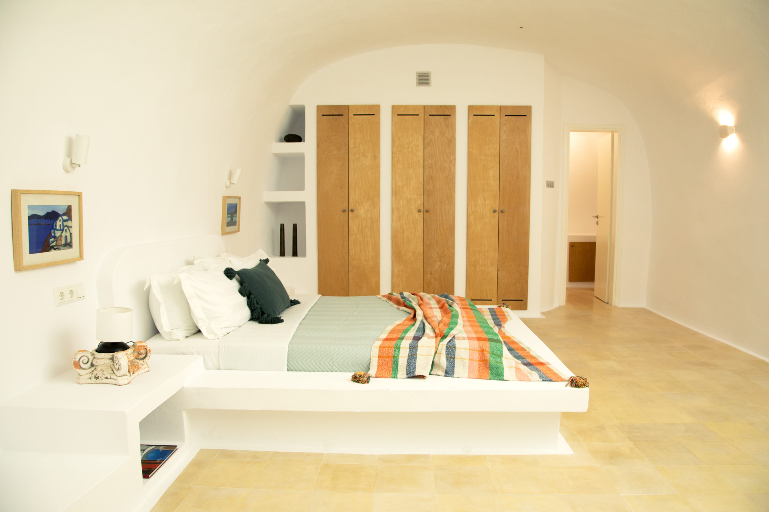 limedeco-akrotiri-santorini-cave (3)